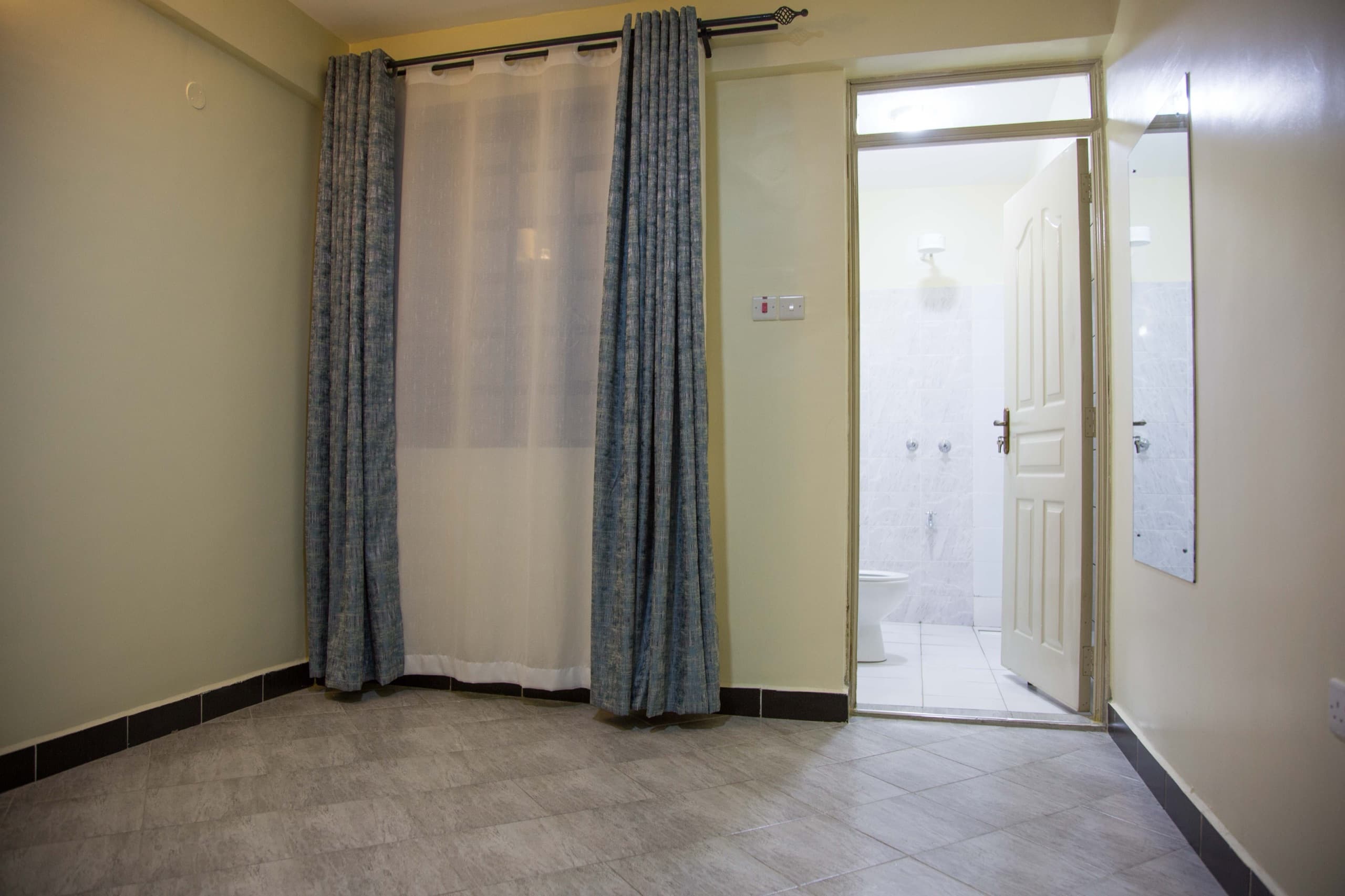 Milans by KCiti, bedroom & ensuite